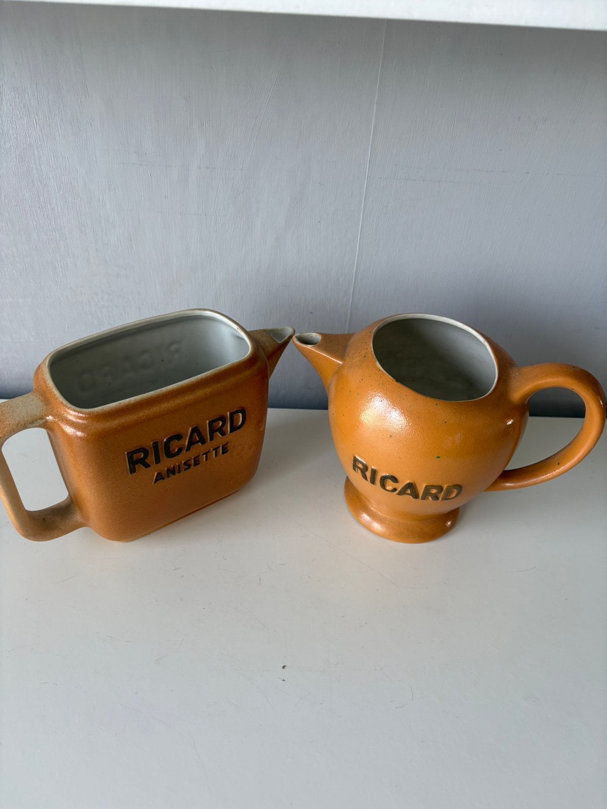 2 RICARD-kannen van steengoed (15€ per stuk), Verzamelen, Ophalen of Verzenden, Zo goed als nieuw