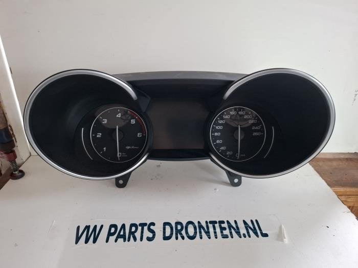 Compteur kilométrique KM d'un Alfa Romeo Giulia, -, 3 mois de garantie, Utilisé, Alfa Romeo