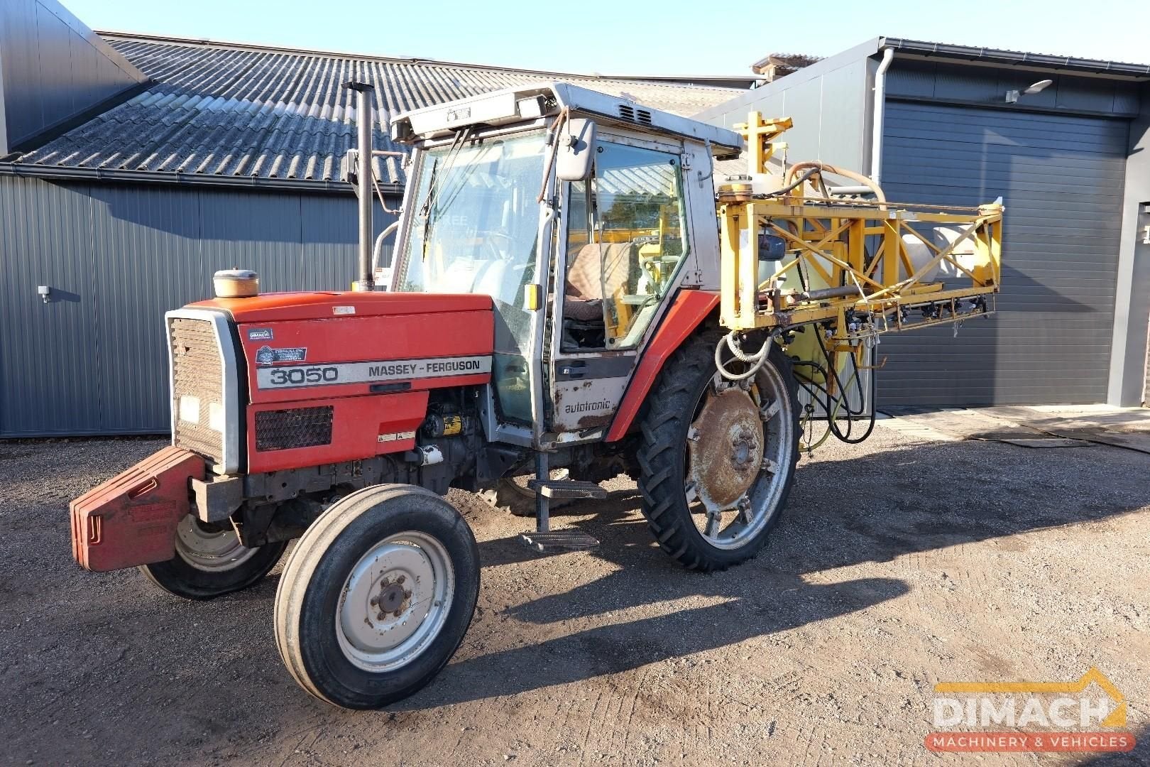 Massey Ferguson 3050 NL tractor 2wd met Dubex 21 meter spuit, Articles professionnels, Agriculture | Tracteurs