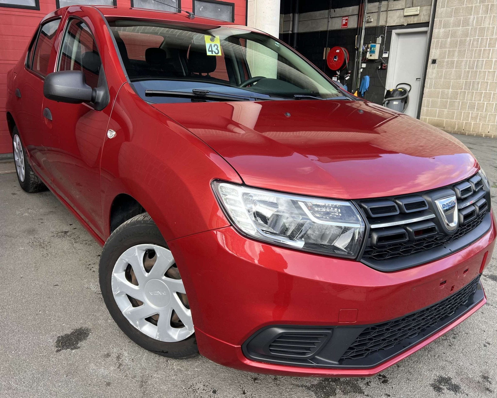 Dacia Logan 1.0i SCe Ambiance (bj 2018), 4 deurs, Gebruikt, 1505 kg, Logan