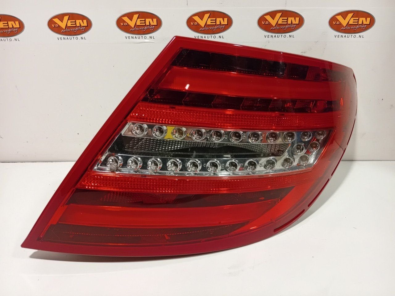 Achterlicht carrosserie rechts Mercedes-Benz C-Klasse, Onderdelen@venauto.nl, Van der Ven Autorecycling B.V., Ettenseweg 76, 4706 PB Roosendaal, The Netherlands