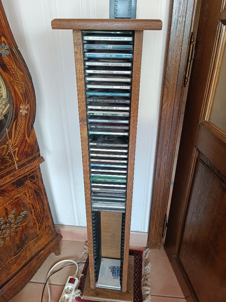 Eiken kastje met dvd's, Cd's en Dvd's, Overige genres, Ophalen, Zo goed als nieuw, Inclusief doosje