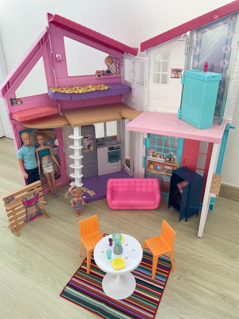 Barbie Malibu droomhuis inklapbaar met meubels en poppen, Kinderen en Baby's, Ophalen, Zo goed als nieuw, Poppenhuis