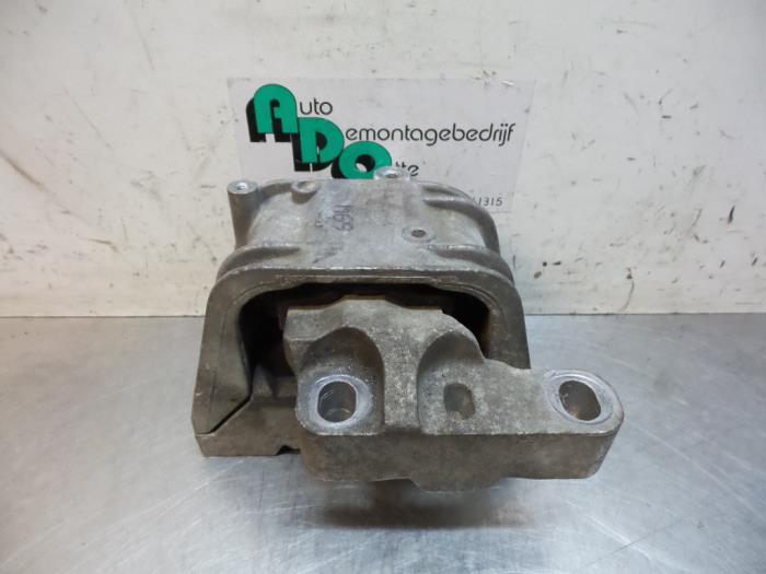 Motorsteun van een Volkswagen Caddy (Caddy 04-), Auto-onderdelen, Ophanging en Onderstel, Volkswagen, Gebruikt, 3 maanden garantie