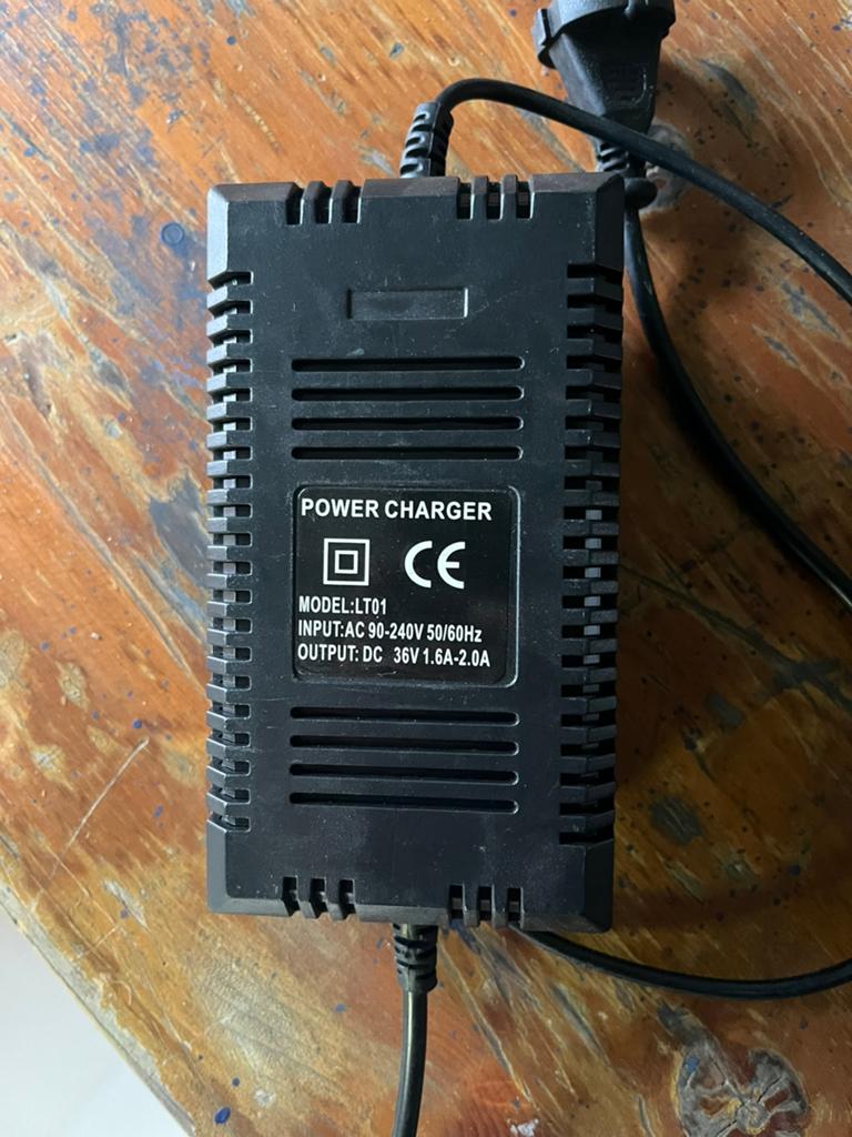 Power charger LT01 output DC 36v 1.6A-2.0A, Audio, Tv en Foto, Opladers, Ophalen of Verzenden, Nieuw