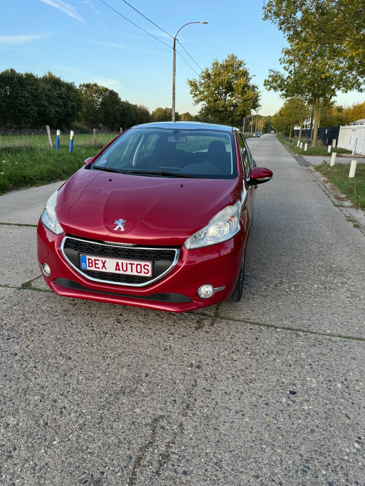 PEUGEOT 208 1.2 BENZINE MET GARANTIE DIRECT BESCHIKBAAR, Auto's, Voorwielaandrijving, Stof, Zwart, 1199 cc