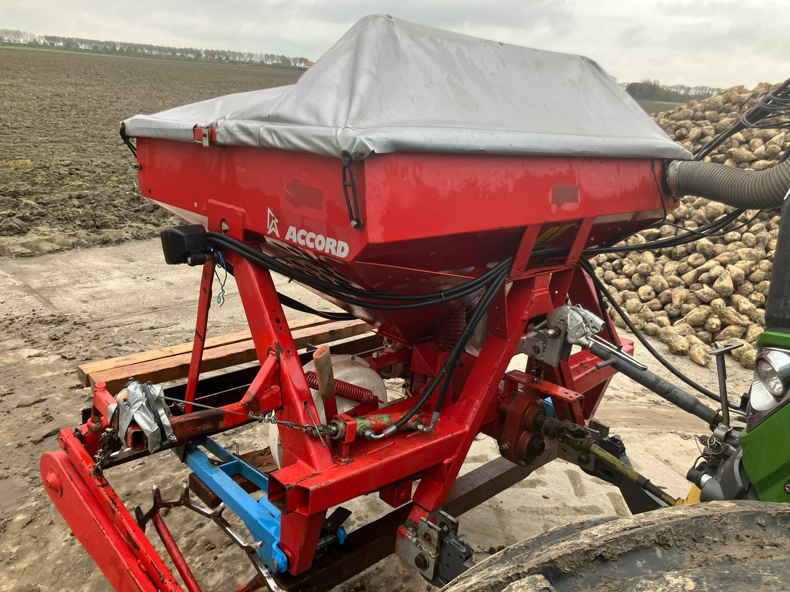 Accord zaaitank fronttank pneumaat zaaimachine, Ophalen, Akkerbouw, Zaaien, Planten of Poten