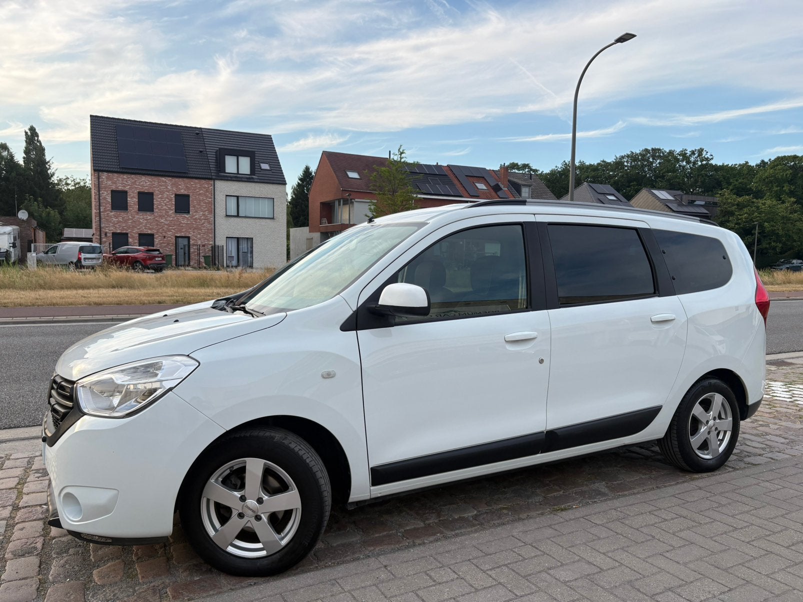 Dacia Lodgy | 12 M Garantie | 110 Dkm | Benzine | 2018 |, Auto's, Dacia, Voorwielaandrijving, 139 g/km, 4 cilinders, https://public.car-pass.be/vhr/6e227d76-3232-454d-9410-c6853709a993