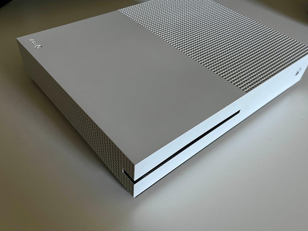 Xbox One S + manette filaire et forza horizon 5, Games en Spelcomputers, Ophalen, Xbox One S, Met 1 controller, 500 GB