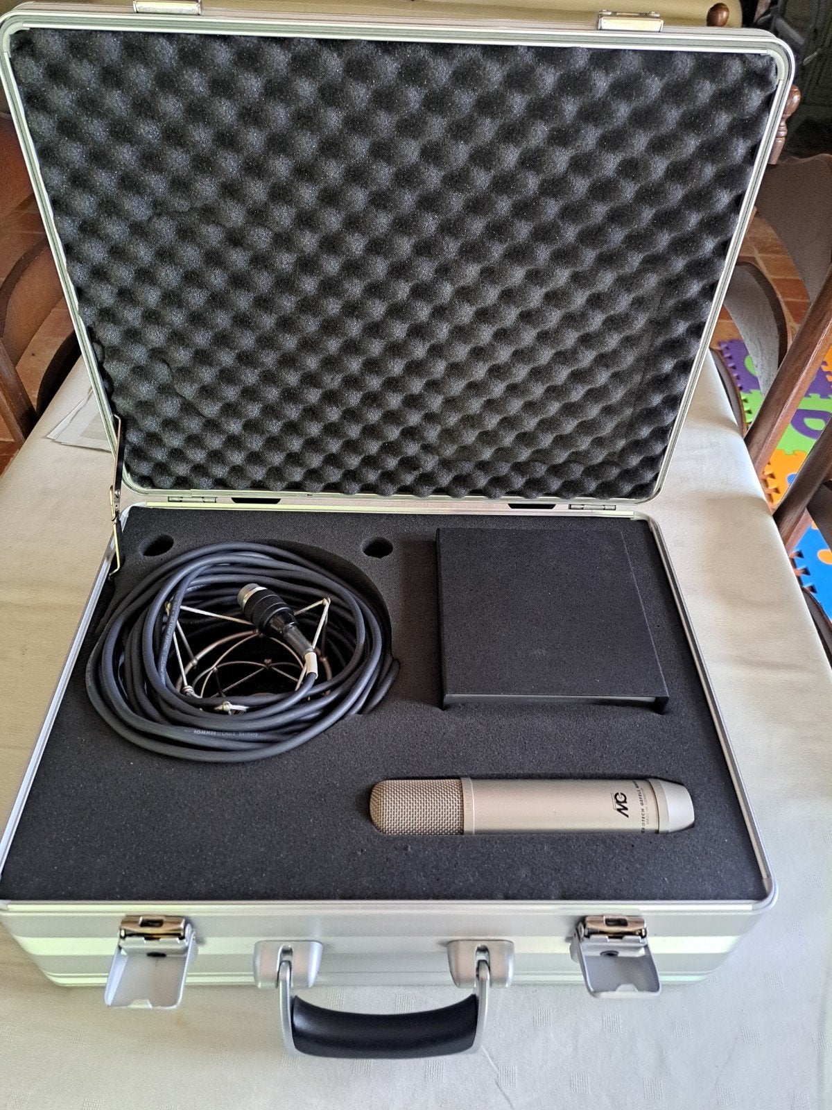 Gefell UM92.1S avec tube à faible bruit NOS Telefunken, Musique & Instruments, Enlèvement ou Envoi, Comme neuf, Micro studio