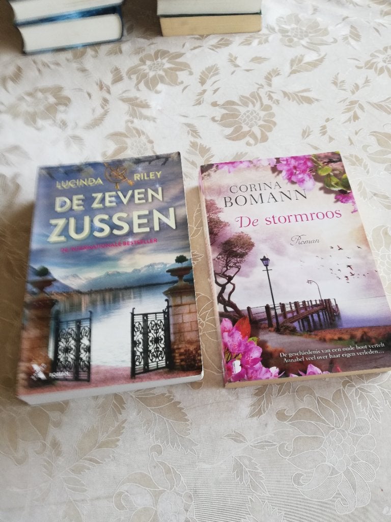 de zeven zussen, lucinda riley,de stormroos corina  bomann, Boeken, Ophalen of Verzenden, Zo goed als nieuw, Lucinda riley/corina bomann