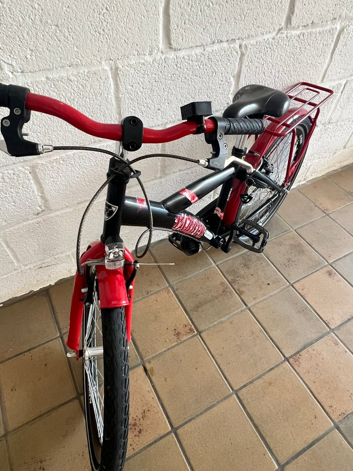 Kinderfiets - 22 inch - Alpina - rood/zwart, Fietsen en Brommers, Ophalen, Gebruikt, Velgrem, 20 inch of meer