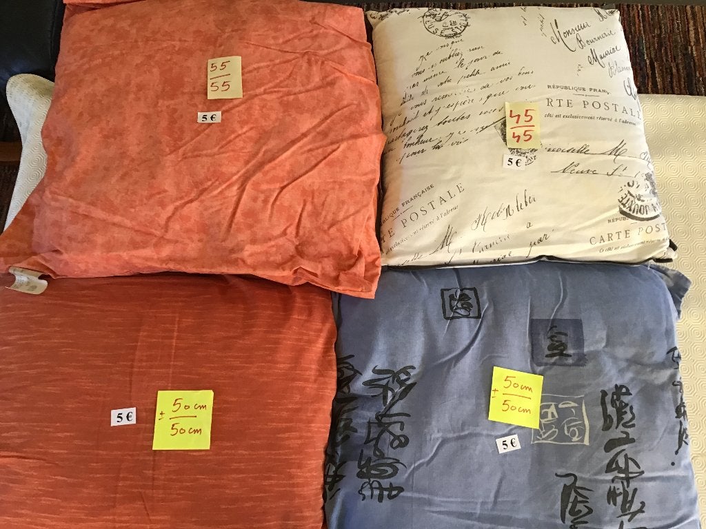 4 oreillers avec housses pour seulement 5 euros chacun, Enlèvement ou Envoi, Comme neuf, Oreiller