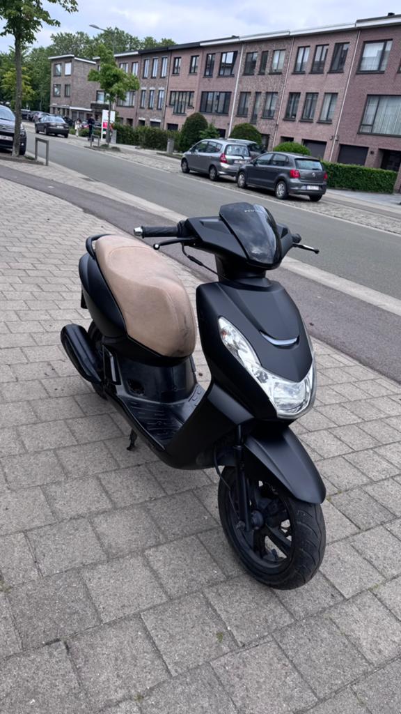 Peugeot kisbee klasse a, Fietsen en Brommers, Ophalen, Zo goed als nieuw