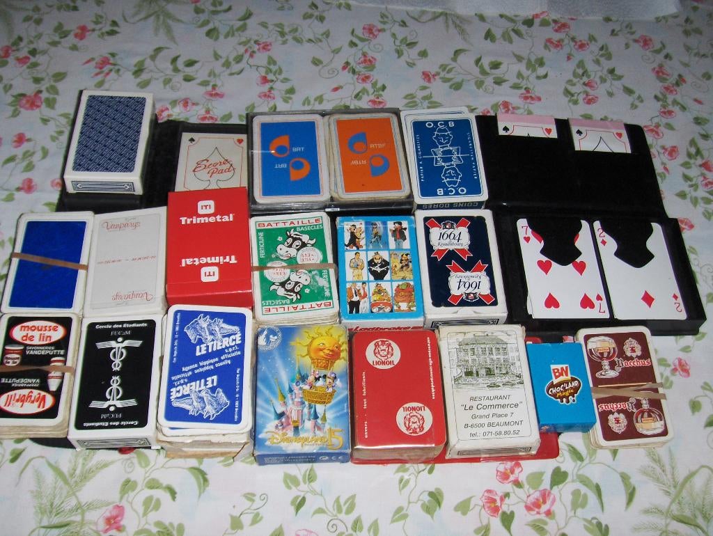 lot de 21 jeux de carte pour 10€. 10 neufs et 11 utilisés., Enlèvement ou Envoi