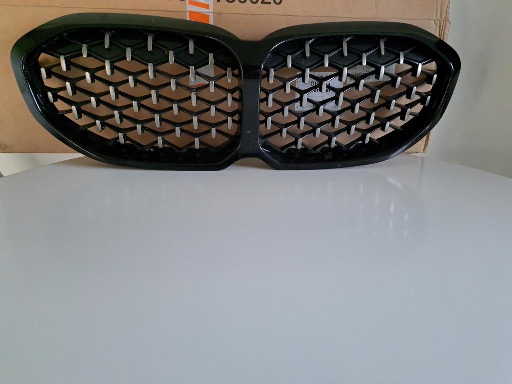 Calandre look diamant pour BMW Série 1, Enlèvement