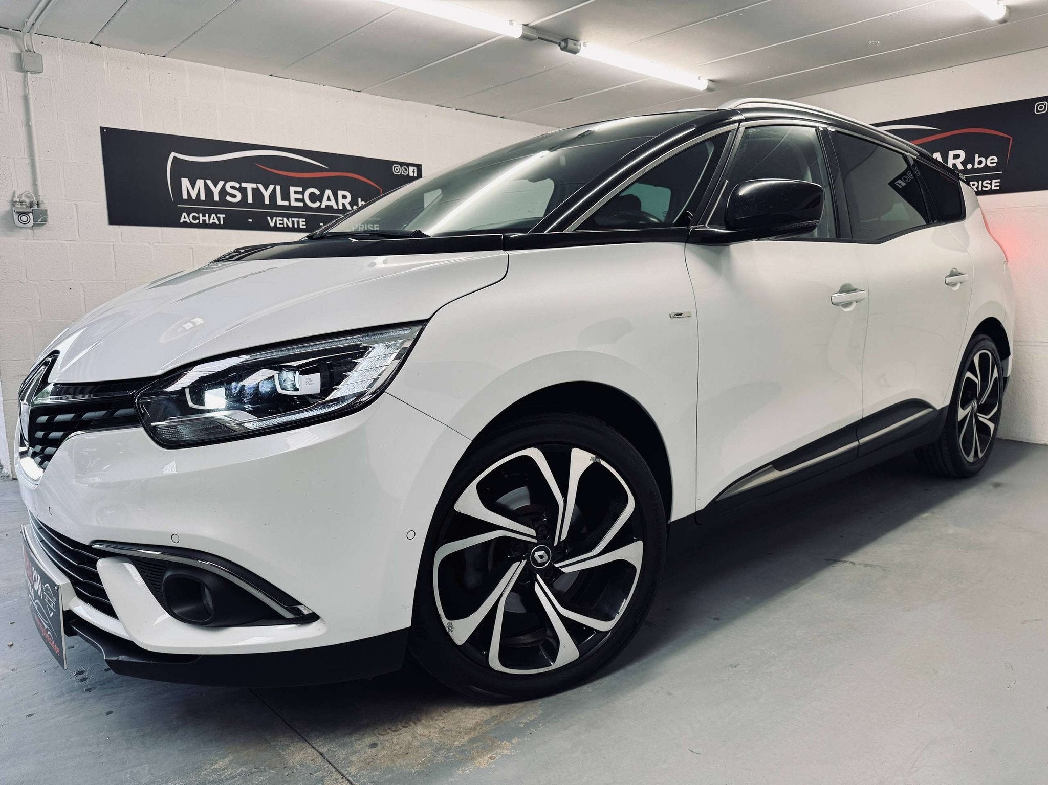 Renault Scénic Scenic 1.6 dCi Bose Edition 7 Places AUTOMAT, Auto's, Gebruikt, https://public.car-pass.be/vhr/04c9edb1-40c8-444a-86d1-19cdec1cce82