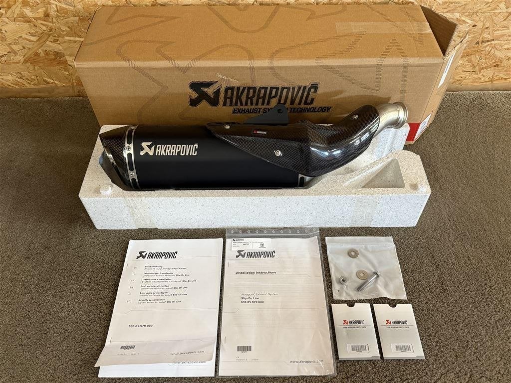 Akrapovic Black uitlaat demper KTM 790 890 Duke R 2020-2023, Envoi, Neuf