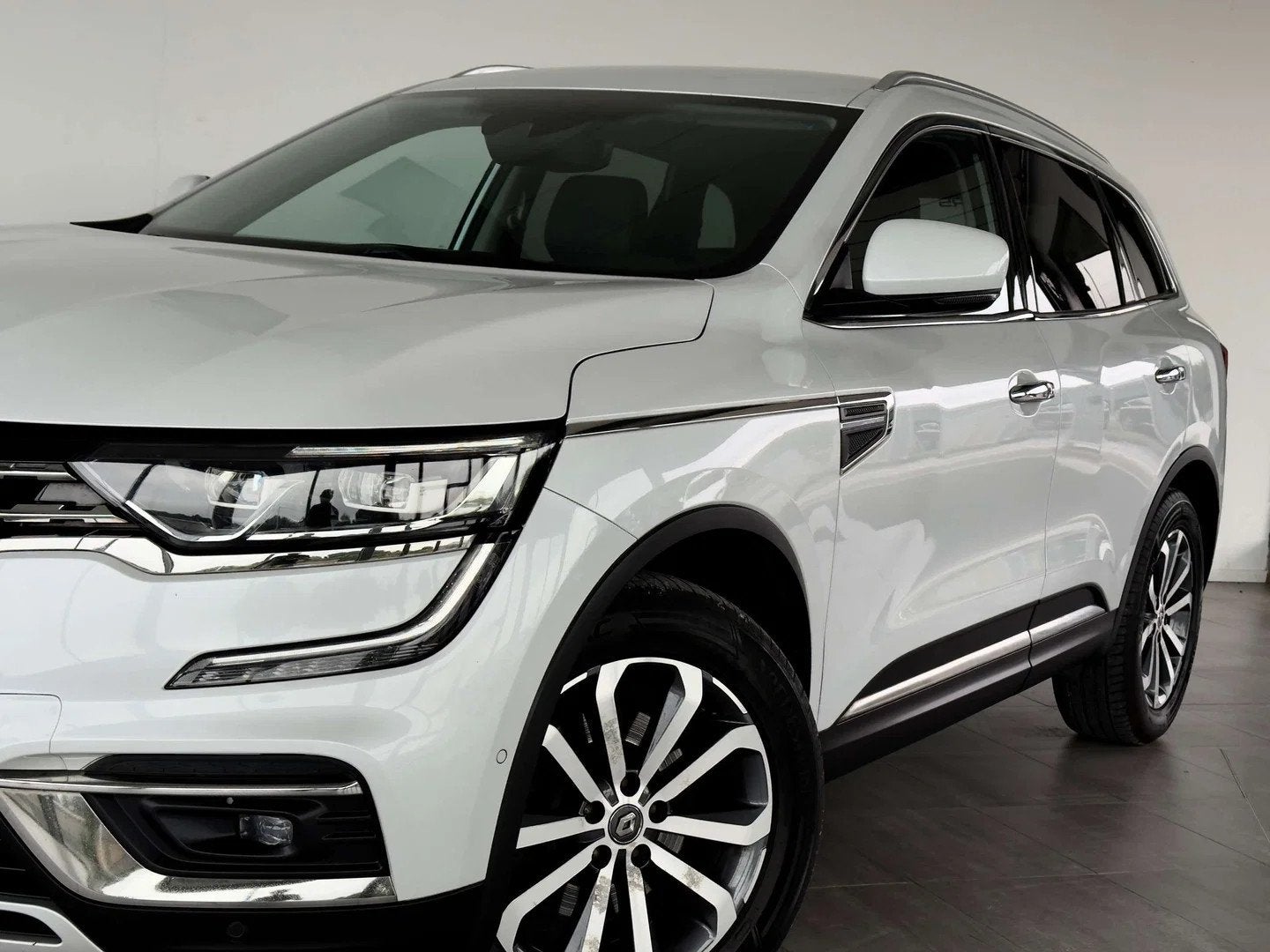Renault Koleos 1.7 DCi Intens 1ERPRO-COCKPIT-CARPLAY-CAMERA-, Autos, Noir, 5 portes, Automatique, 1758 kg