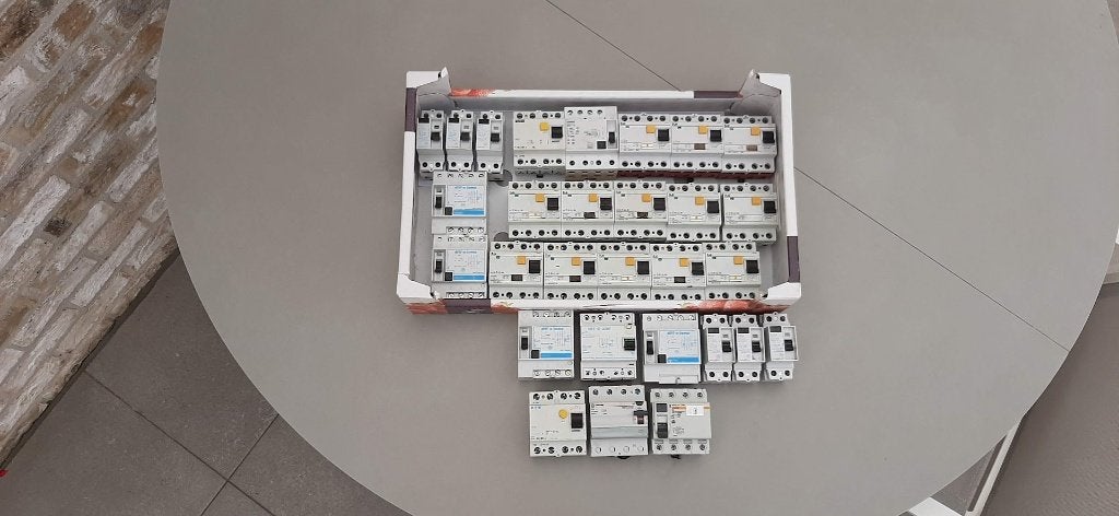 interrupteur différentiel  défaut à la terre 25A- 40A - 63A, Enlèvement ou Envoi, ABB, Interrupteur différentiel