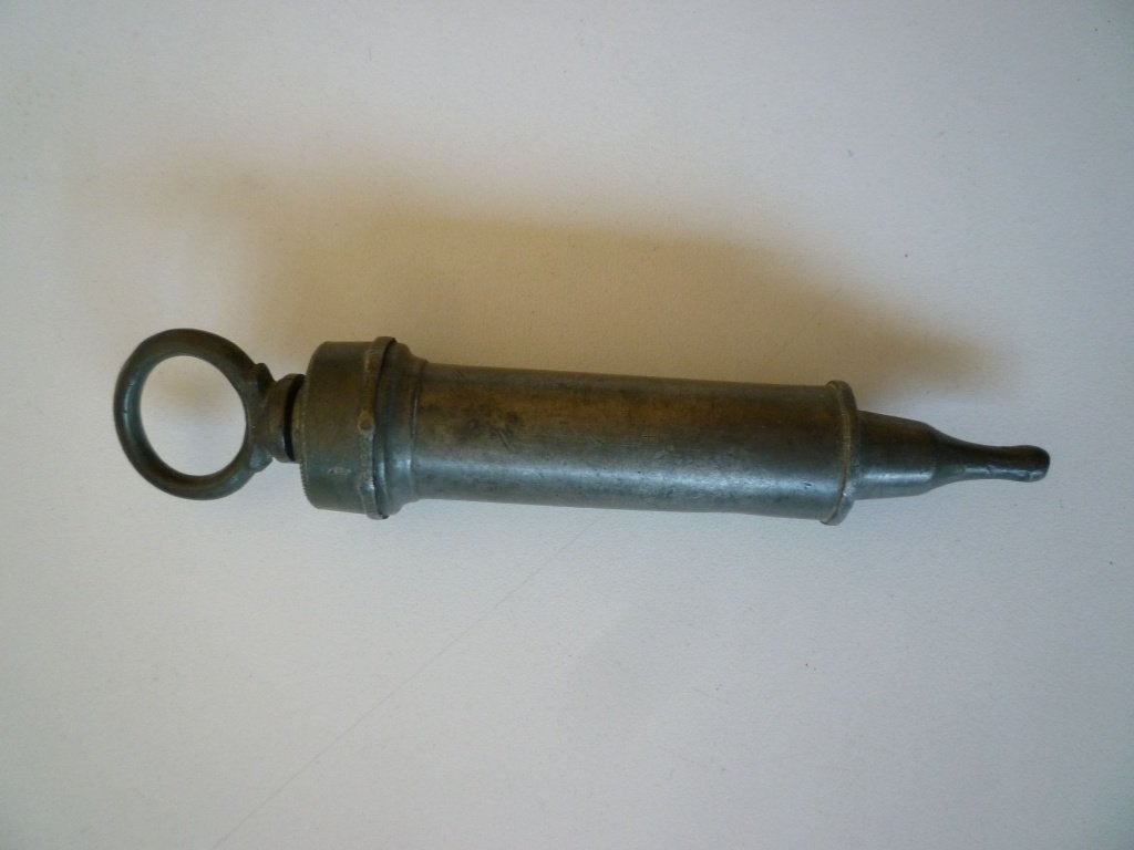 Ancien clystère en étain, Enlèvement ou Envoi