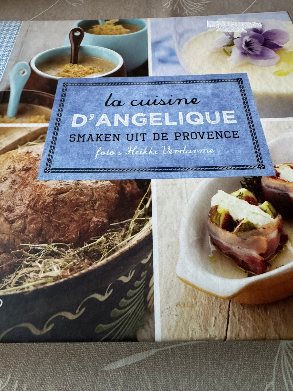 La cuisine  d’angelique kookboek, Enlèvement