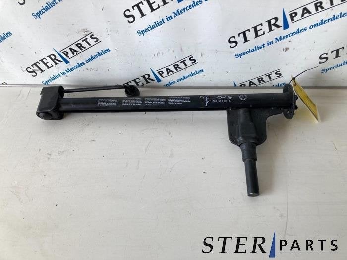 Cric d'un Mercedes S-Klasse, 3 mois de garantie, Utilisé, -, -