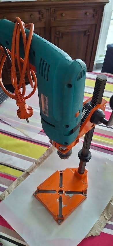 Perceuse B&D avec support, 400 à 600 watts, Enlèvement ou Envoi, Comme neuf, Perceuse