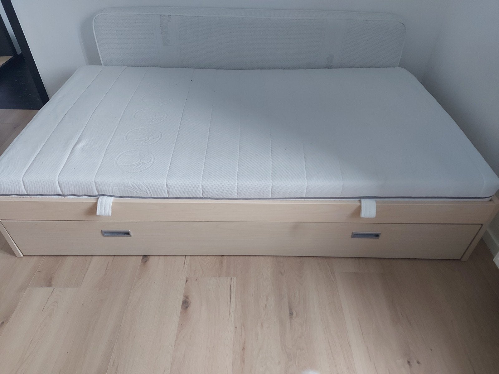 Bed met uitschuifbaar logeerbed, Huis en Inrichting, Slaapkamer | Bedden, Ophalen, 200 cm, 90 cm