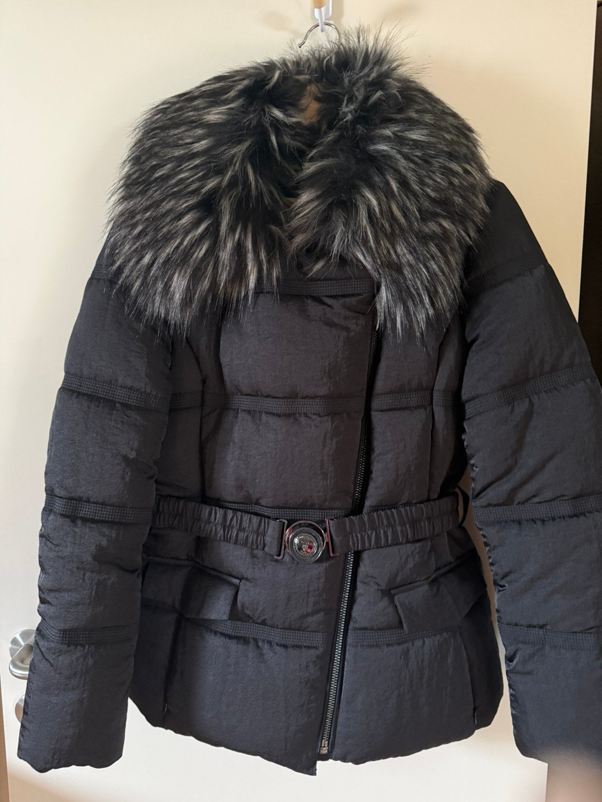 Winterjas Guess, Ophalen, Zo goed als nieuw, Maat 42/44 (L), Zwart