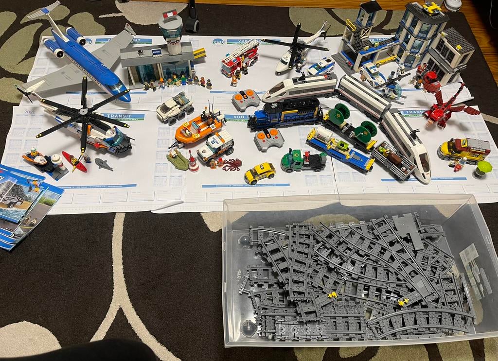 Grote partij LEGO City: Treinen,Vliegveld, Politie,Kustwacht, Enfants & Bébés, Jouets | Duplo & Lego, Utilisé, Lego, Accessoires inclus