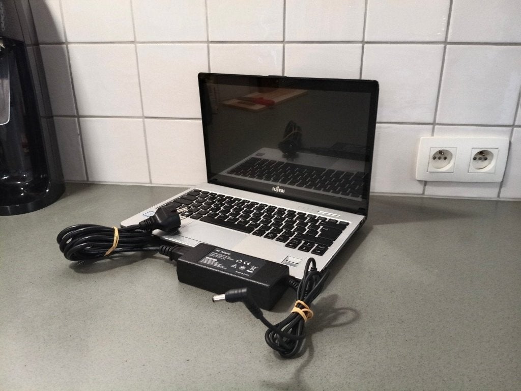 Fujitsu Lifebook S936 i5-6300U 8GB RAM 128GB SSD met adapter, Computers en Software, Gebruikt, 2 tot 3 Ghz, Qwerty, 8 GB