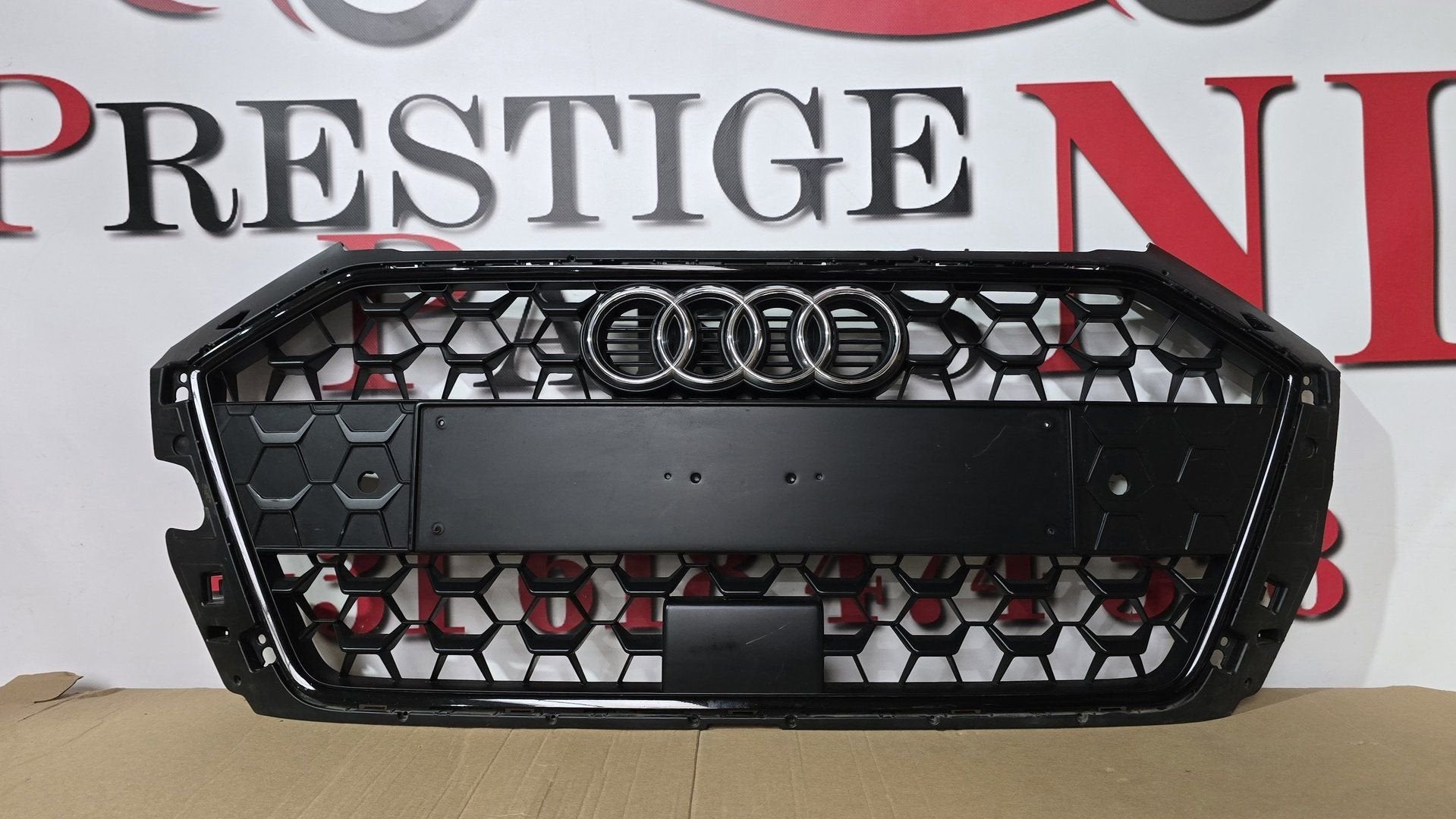 Grill Audi A1 82A S-line Origineel Grille 82A853651B 2018-20, -, Origine de la pièce connue, Audi, Utilisé