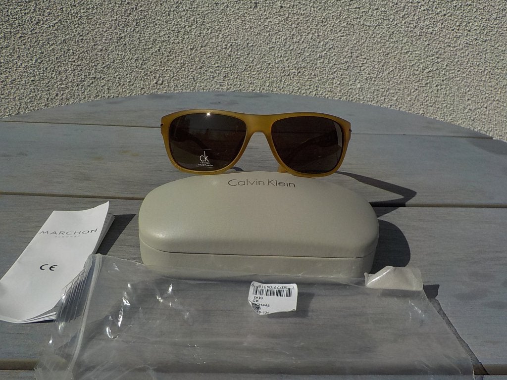 lunettes de soleil authentiques Calvin Klein femmes Desert, Neuf, Autres marques, Enlèvement ou Envoi, Autres couleurs