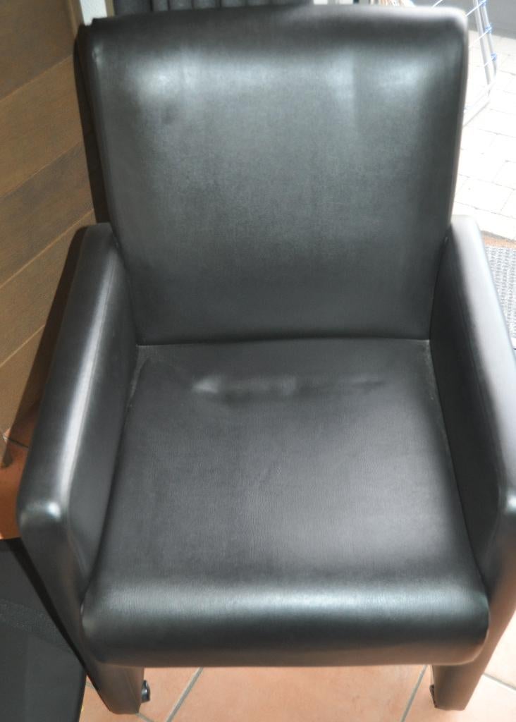 Petit fauteuil noir en faux cuir, Maison & Meubles, Moins de 150 cm, Synthétique, Enlèvement, Une personne