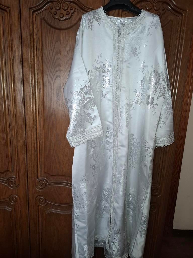 Robe soirée, caftan, Enlèvement