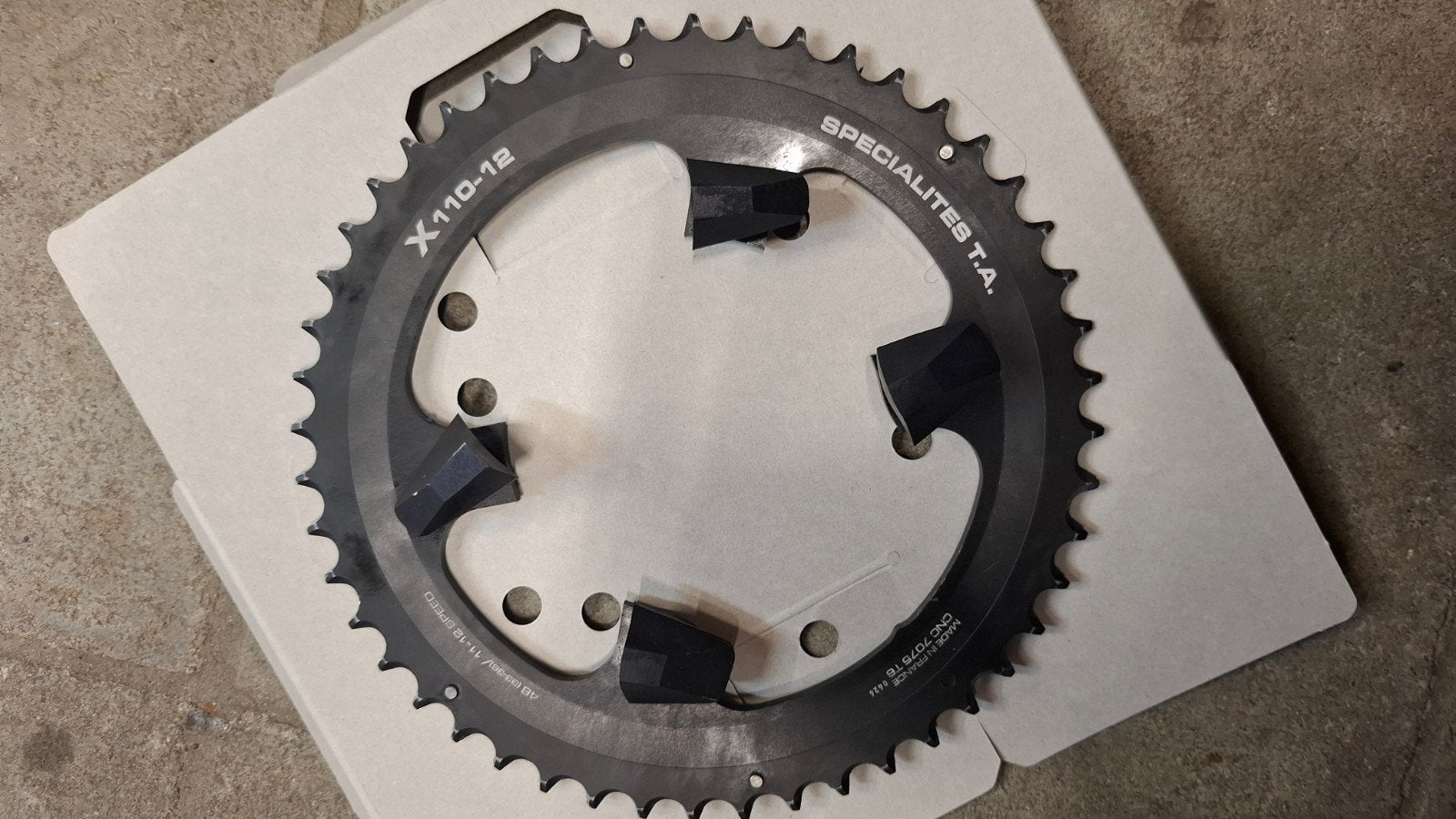 Plateau Spécialite TA X110 48 dents + cover ultegra 8100 (pl, Vélos & Vélomoteurs