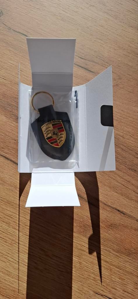 Porsche sleutelhanger crest zwart - originele!, Ophalen