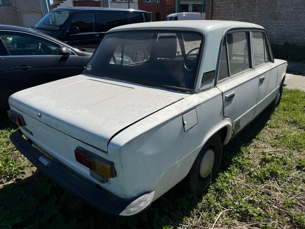 Lada 21012 benzine bj 1988 km 37,500, Auto's, 4 deurs, Wit, Bedrijf, Handgeschakeld