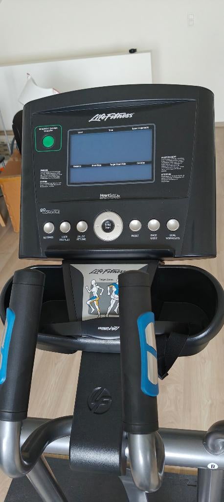 LifeFitness E1 GO Crosstrainer, Sport en Fitness, Ophalen, Zo goed als nieuw, Crosstrainer