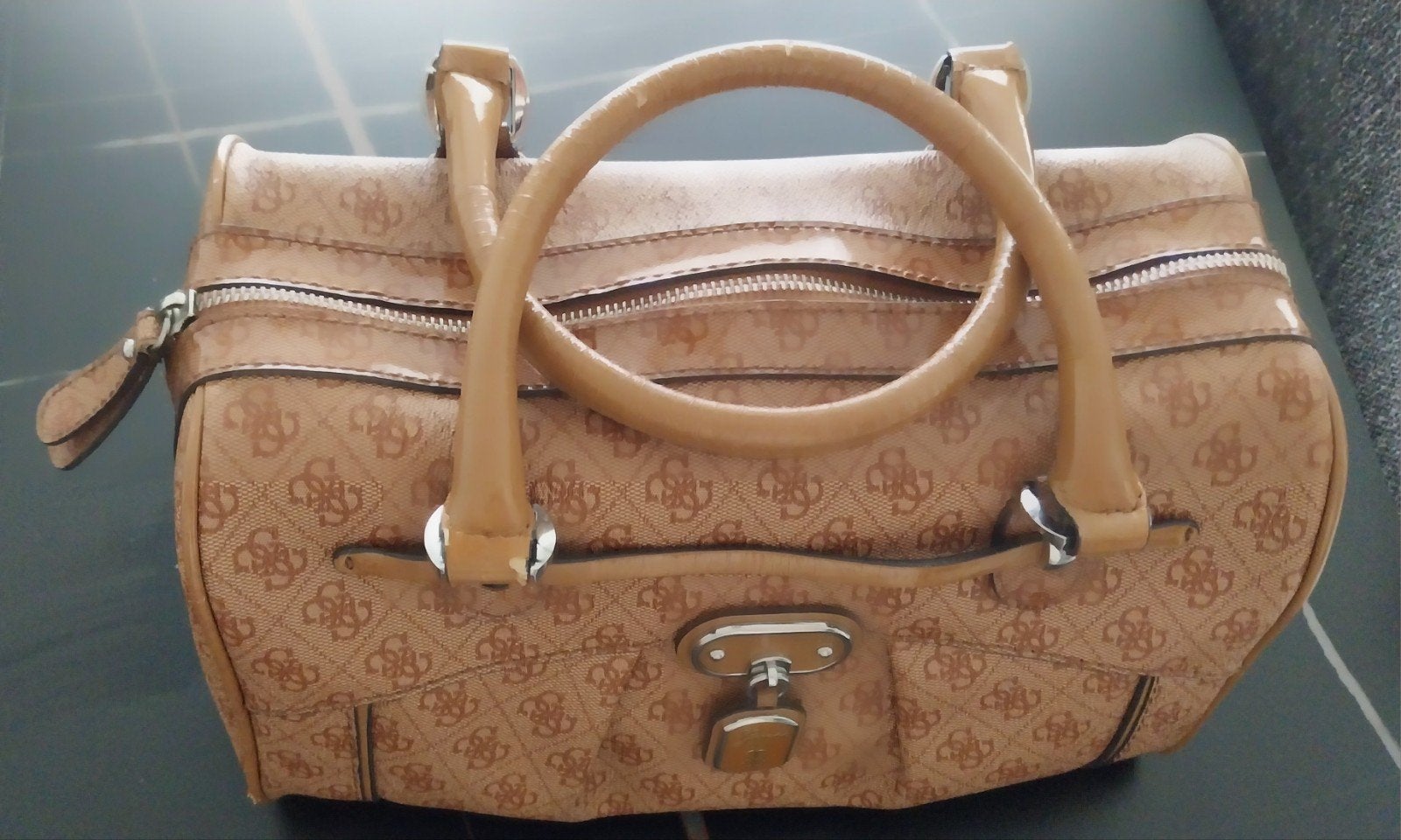 Sac à main Guess, Enlèvement, Utilisé