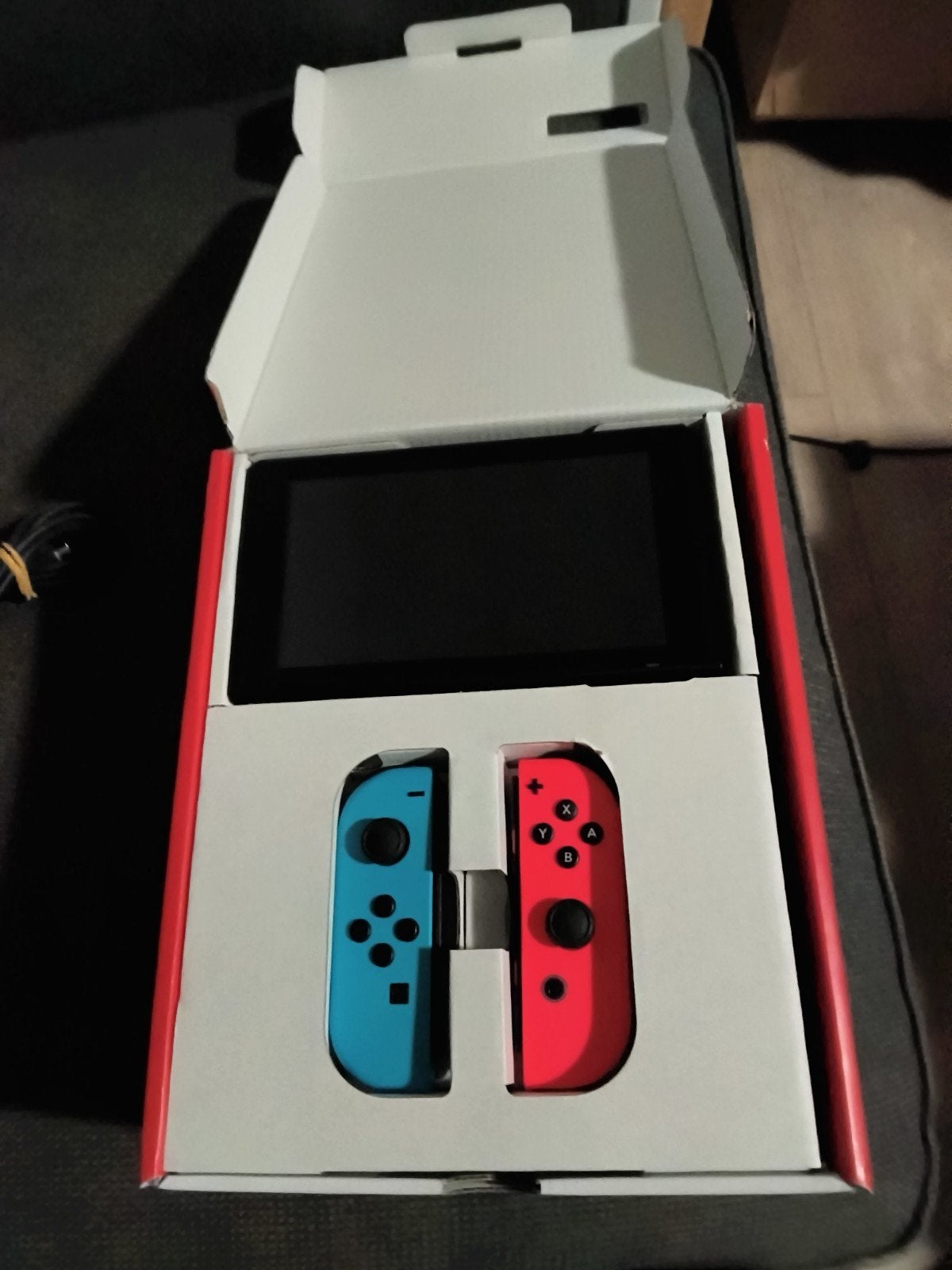Nintendo Switch comme neuve avec boîte et accessoires, Switch 2019 Upgrade, Avec disque dur, Comme neuf, Sans contrôleur