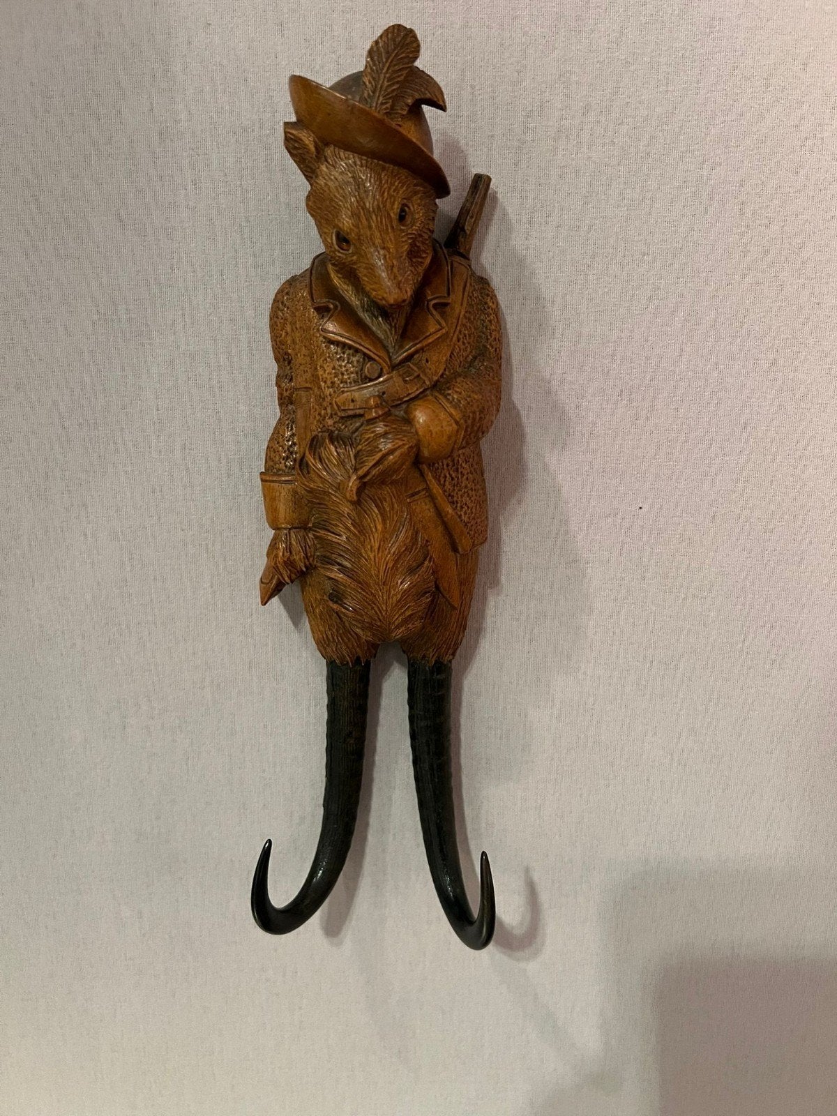 recherchés : pièces séparées de sculpture de la Forêt-Noire, Enlèvement