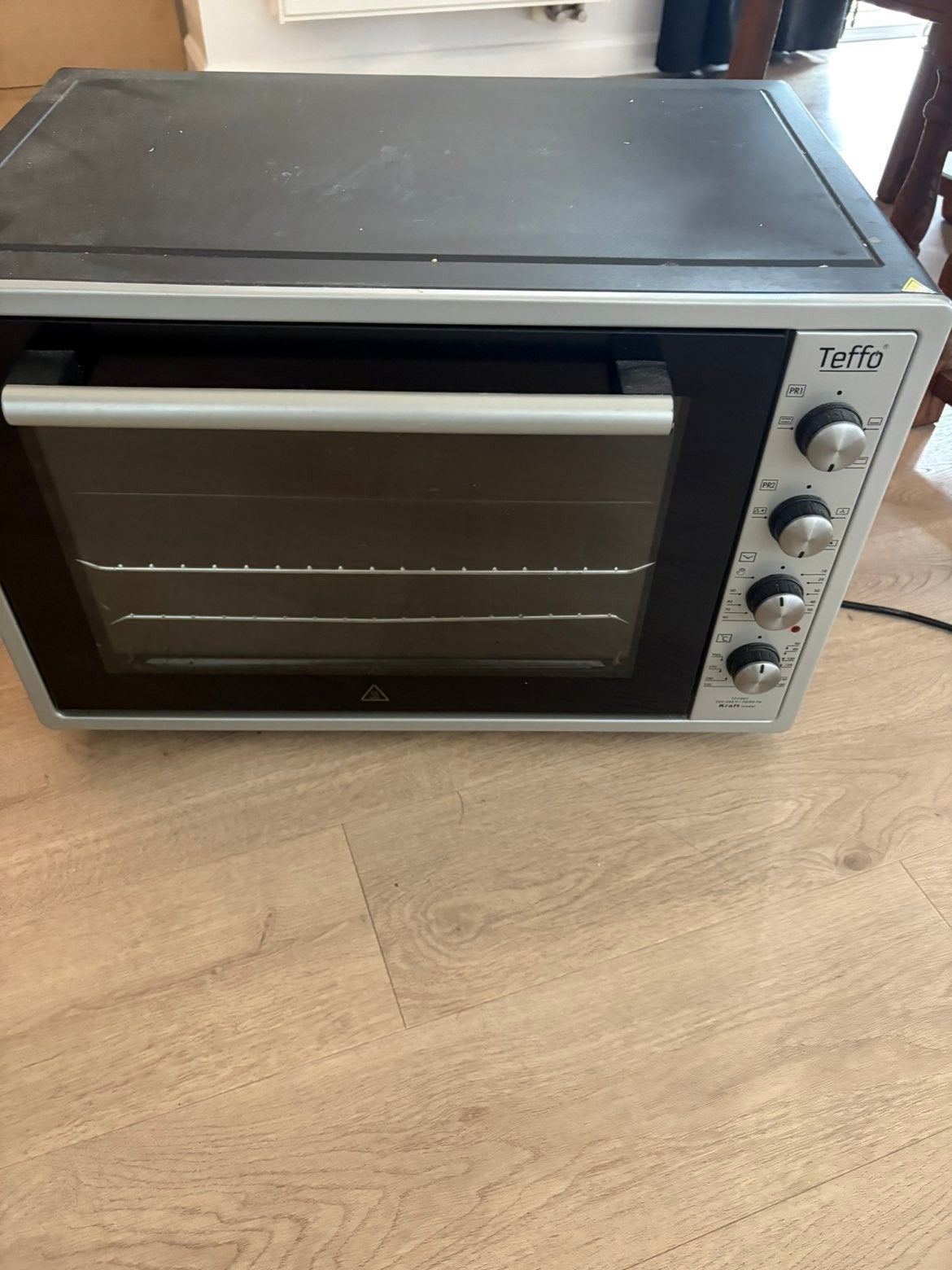 Zeer proper oven staat hier maar te staan, Enlèvement, Four