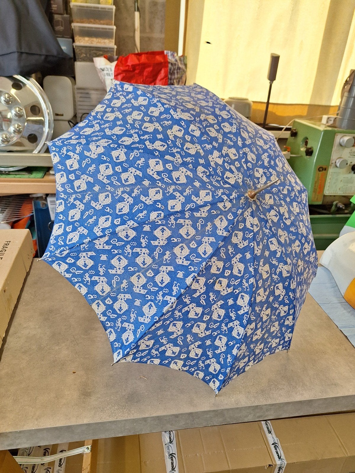 oude paraplu, Handtassen en Accessoires, Paraplu's, Ophalen