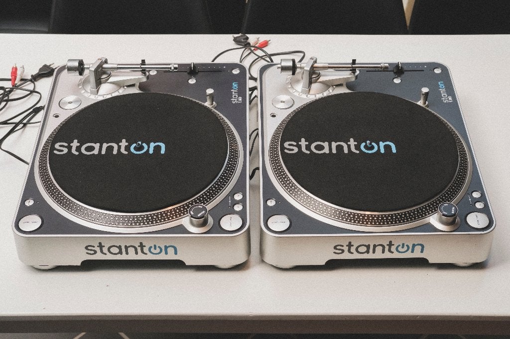 Set van 2 Stanton T.80 Draaitafels (DJ / Vinyl) + Hoezen, Enlèvement, Utilisé, DJ-Set, Autres marques