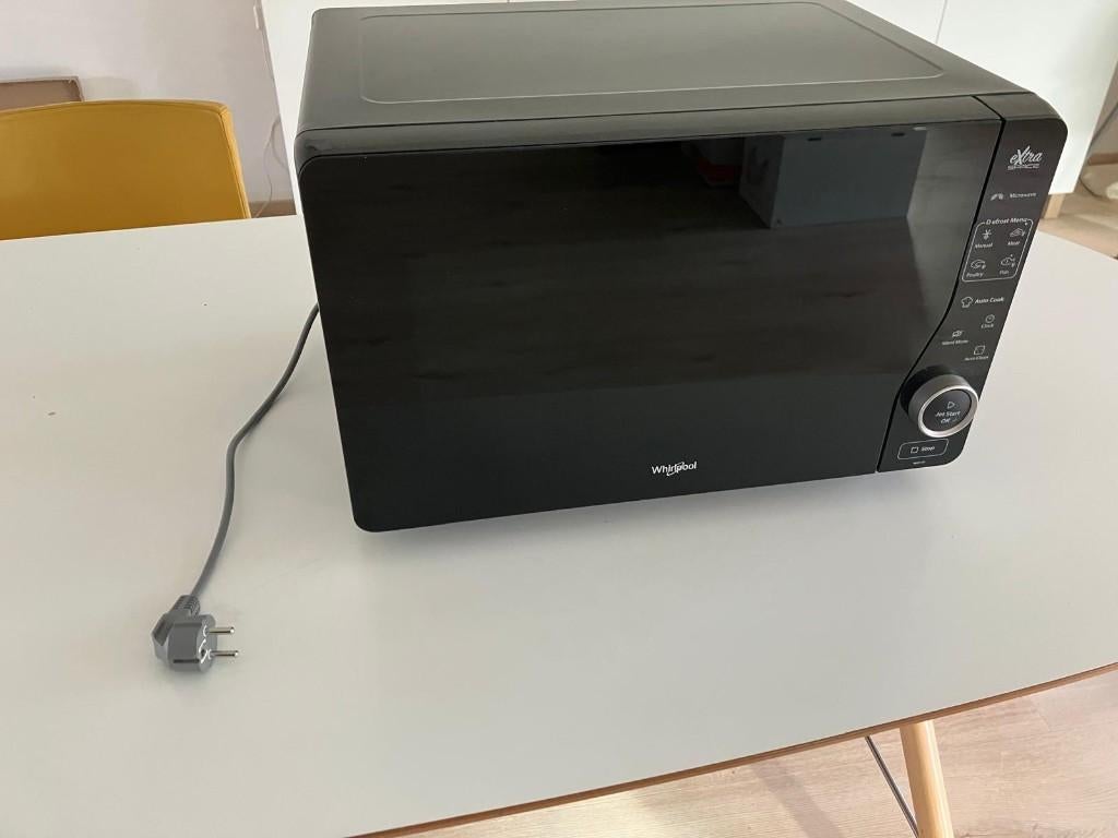Whirlpool vrijstaande microgolfoven 800W, Elektronische apparatuur, Ophalen, Microgolfoven, Zo goed als nieuw, 45 tot 60 cm