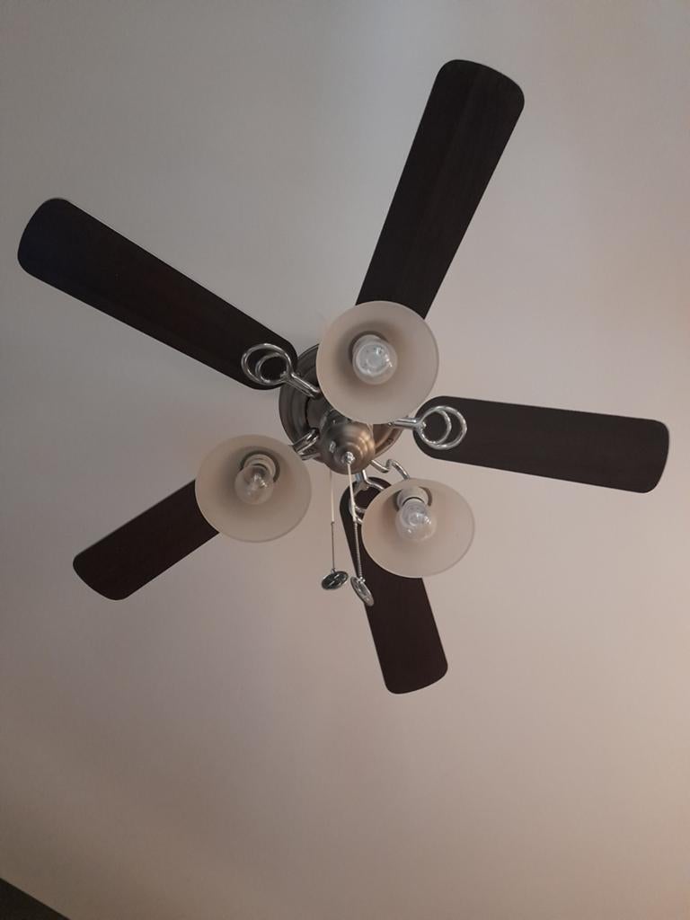 Plafond ventilator met ledlampen, Ophalen