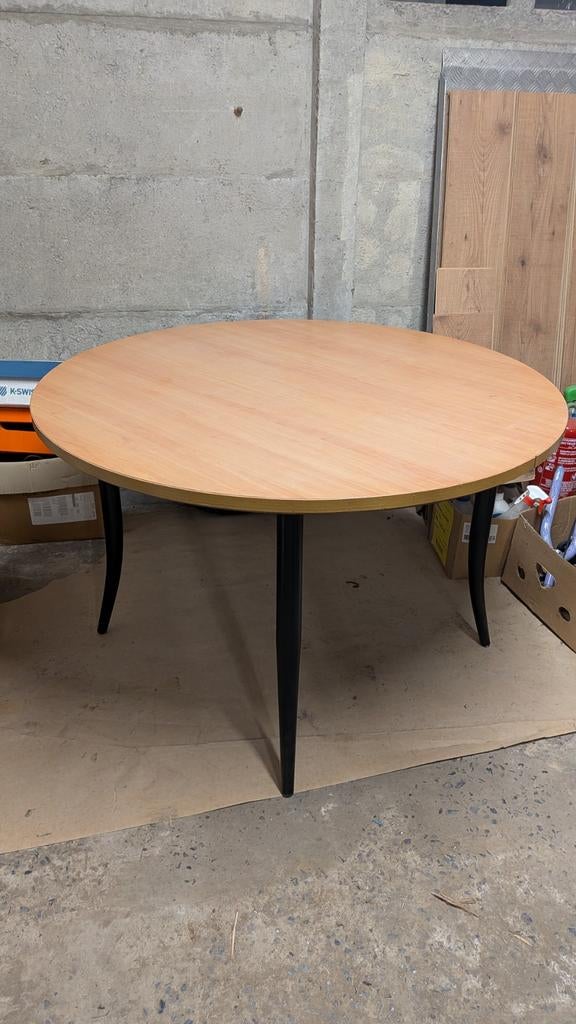 Gratis tafel 120 cm  (Tielt-Winge/Houwaart), Huis en Inrichting, Ophalen