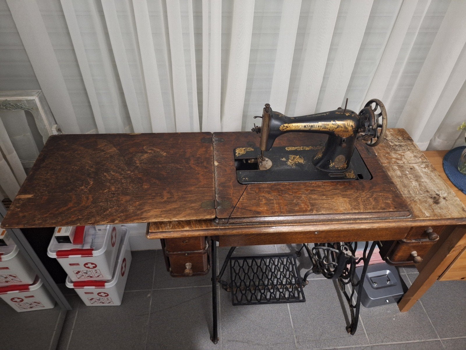 Een mooi antiek naaimachine, Antiquités & Art, Antiquités | Machines à coudre, Enlèvement